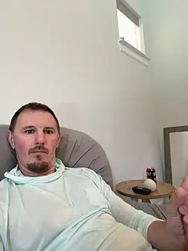 Snapshot of Hardpaul85 chatting on June 1, 6:09 pm Hardpaul85 online show from June 1, 6:09 pm
