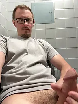 Snapshot of Hardpaul85 chatting on June 5, 1:17 pm Hardpaul85 online show from June 5, 1:17 pm