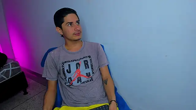 Snapshot of wickedboy_twin1 chatting on June 1, 8:10 pm wickedboy twin1 online show from June 1, 8:10 pm