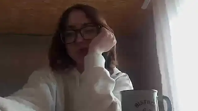 OliviaMoment online show from June 4, 9:59 am