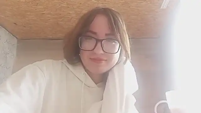 OliviaMoment online show from June 11, 9:18 am