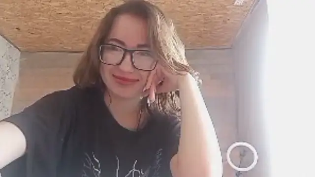OliviaMoment online show from June 13, 9:18 am