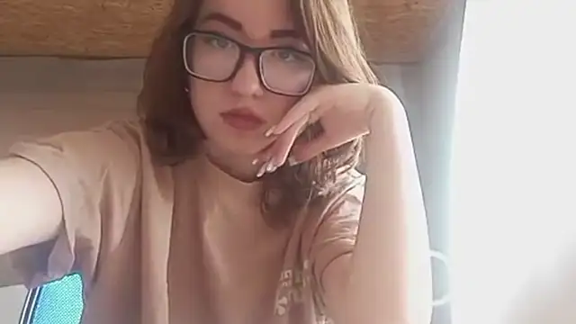 OliviaMoment online show from June 14, 9:11 am