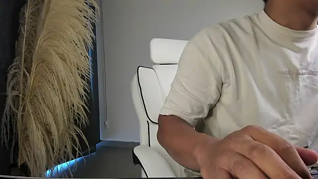 itsandrewx online show from June 6, 7:40 pm