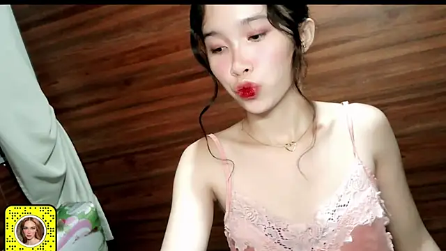 Snapshot of heartx_ chatting on June 4, 10:10 am heartx online show from June 4, 10:10 am