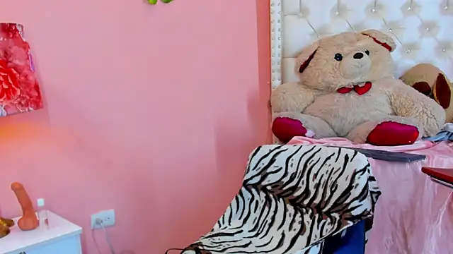 Snapshot of valentinee_xo chatting on June 5, 6:52 am valentinee xo online show from June 5, 6:52 am