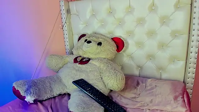 valentinee xo online show from June 19, 5:01 am
