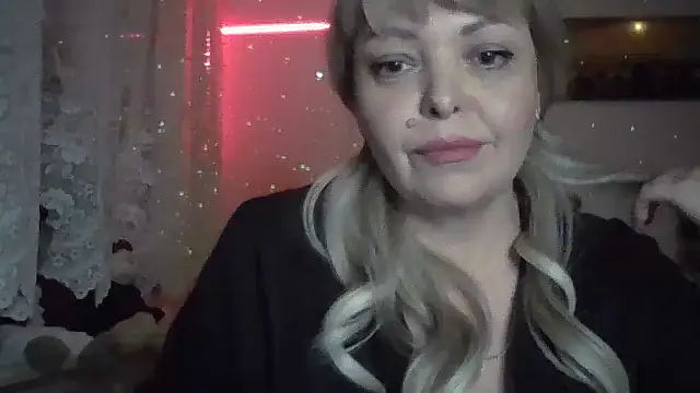Snapshot of BellaaKiss chatting on June 4, 10:05 pm BellaaKiss online show from June 4, 10:05 pm
