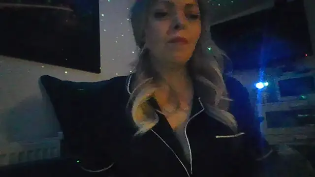 Snapshot of BellaaKiss chatting on June 8, 1:50 am BellaaKiss online show from June 8, 1:50 am