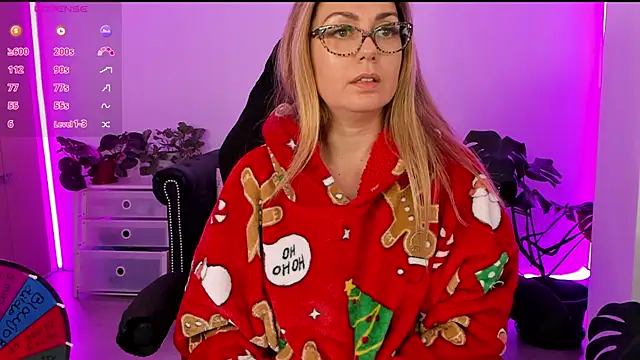 Snapshot of LindaWhite_ chatting on December 11, 9:45 pm LindaWhite online show from December 11, 9:45 pm
