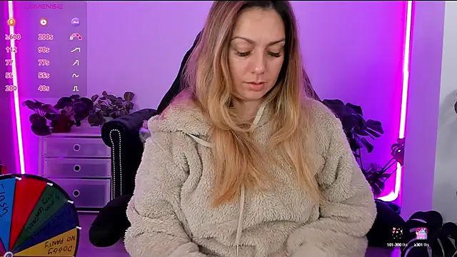 LindaWhite  online show from January 21, 9:57 pm