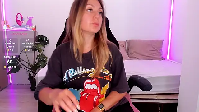 LindaWhite  online show from September 21, 4:08 pm