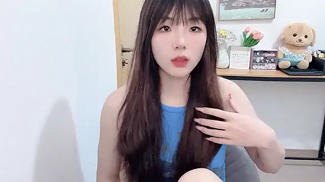 Snapshot of Louise-3 chatting on June 13, 9:57 pm Louise-3 online show from June 13, 9:57 pm
