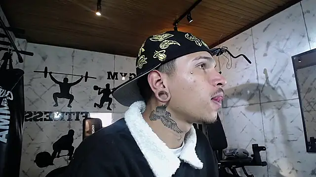 Snapshot of Valentino_Knox chatting on June 2, 11:56 am Valentino Knox online show from June 2, 11:56 am
