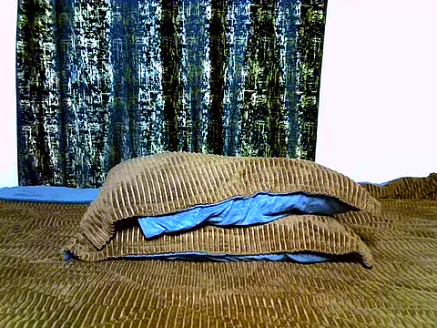 Snapshot of too-cute1 chatting on June 6, 2:49 am too-cute1 online show from June 6, 2:49 am