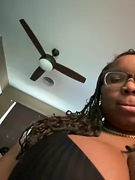 Snapshot of layitinme chatting on June 15, 3:03 pm layitinme online show from June 15, 3:03 pm