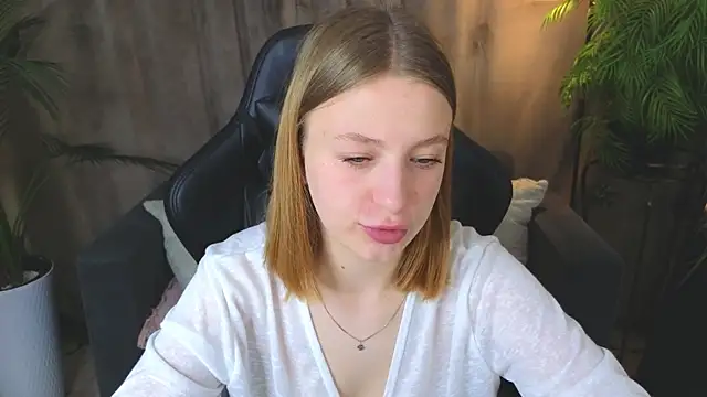 BeatriceLoven online show from June 27, 7:13 am