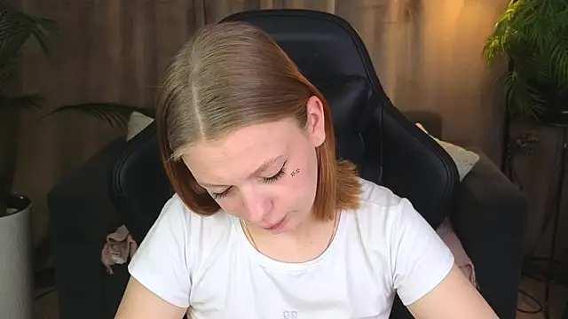 BeatriceLoven online show from July 6, 7:27 am