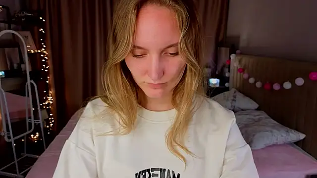 JenevaLitalien online show from June 5, 6:57 pm