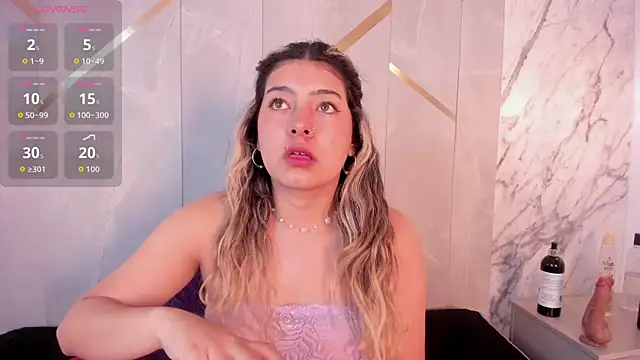 Snapshot of ChloeBelle_ chatting on June 23, 12:36 pm ChloeBelle online show from June 23, 12:36 pm