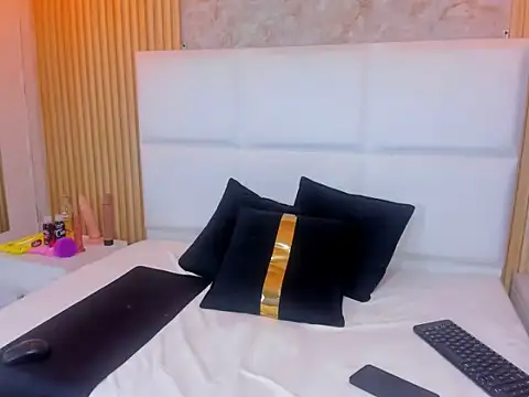 Snapshot of GraceAlexa22 chatting on June 3, 2:44 pm GraceAlexa22 online show from June 3, 2:44 pm