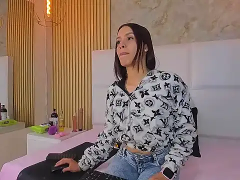 GraceAlexa22 online show from June 29, 3:45 pm