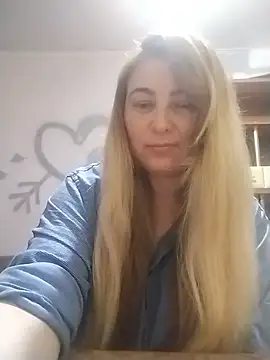 Snapshot of AngelWhite008 chatting on June 14, 10:12 pm AngelWhite008 online show from June 14, 10:12 pm
