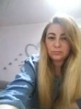 Snapshot of AngelWhite008 chatting on June 18, 8:13 pm AngelWhite008 online show from June 18, 8:13 pm