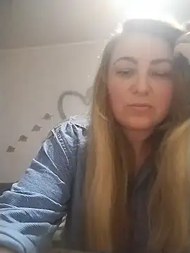 Snapshot of AngelWhite008 chatting on June 23, 9:24 pm AngelWhite008 online show from June 23, 9:24 pm