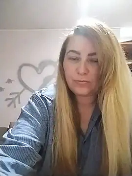 Snapshot of AngelWhite008 chatting on June 24, 10:42 pm AngelWhite008 online show from June 24, 10:42 pm