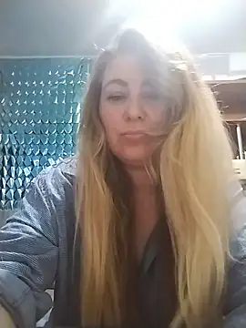 Snapshot of AngelWhite008 chatting on July 3, 8:59 pm AngelWhite008 online show from July 3, 8:59 pm
