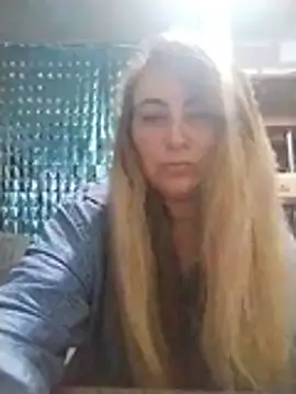 Snapshot of AngelWhite008 chatting on July 4, 8:59 pm AngelWhite008 online show from July 4, 8:59 pm
