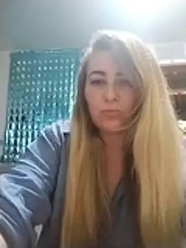 Snapshot of AngelWhite008 chatting on July 9, 8:02 pm AngelWhite008 online show from July 9, 8:02 pm