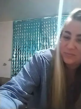 Snapshot of AngelWhite008 chatting on July 26, 9:00 pm AngelWhite008 online show from July 26, 9:00 pm