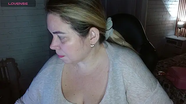 Snapshot of Bella_Savati_1 chatting on May 31, 11:50 pm Bella Savati 1 online show from May 31, 11:50 pm