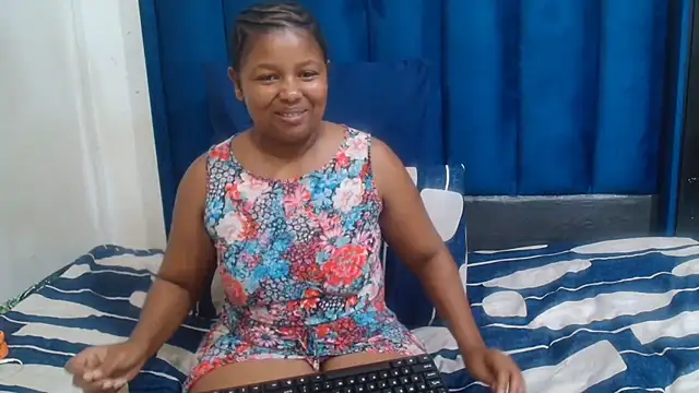 Snapshot of Mellowkittyyellow chatting on June 14, 4:42 pm Mellowkittyyellow online show from June 14, 4:42 pm