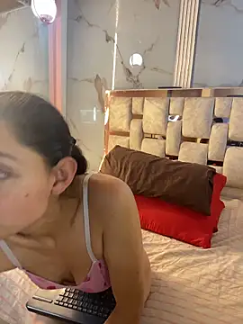 Snapshot of Merrieth_Velvet chatting on June 15, 11:34 am Merrieth Velvet online show from June 15, 11:34 am