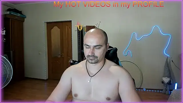 Snapshot of -SexyDaddy- chatting on June 5, 6:52 am -SexyDaddy- online show from June 5, 6:52 am