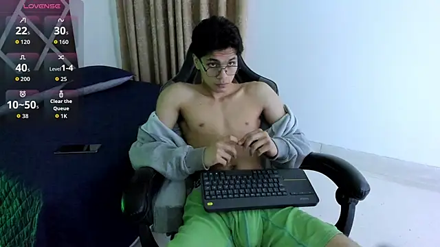 Snapshot of Ithan_Hott chatting on June 19, 3:44 am Ithan Hott online show from June 19, 3:44 am