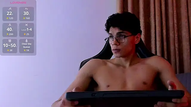 Snapshot of Ithan_Hott chatting on June 21, 4:15 am Ithan Hott online show from June 21, 4:15 am