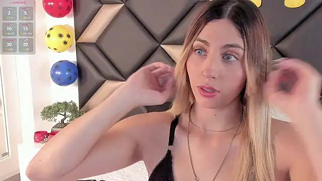 Snapshot of AdrianaHarlow chatting on June 13, 5:00 pm AdrianaHarlow online show from June 13, 5:00 pm