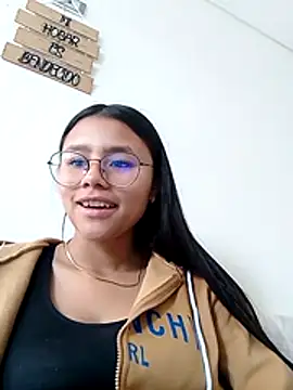 Snapshot of Sofielovee-01 chatting on June 1, 12:18 pm Sofielovee-01 online show from June 1, 12:18 pm