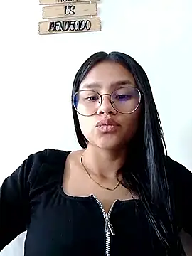 Snapshot of Sofielovee-01 chatting on June 4, 1:17 pm Sofielovee-01 online show from June 4, 1:17 pm