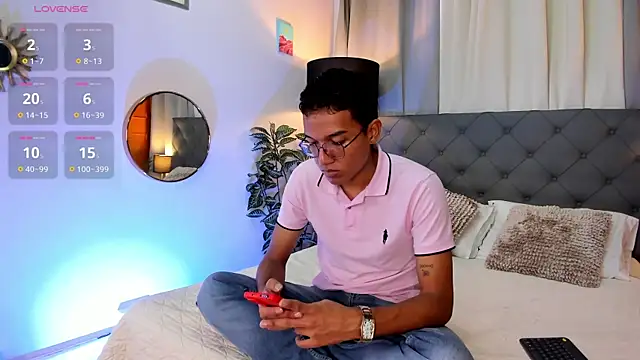 Snapshot of Camilo_Santoss chatting on June 4, 12:22 pm Camilo Santoss online show from June 4, 12:22 pm
