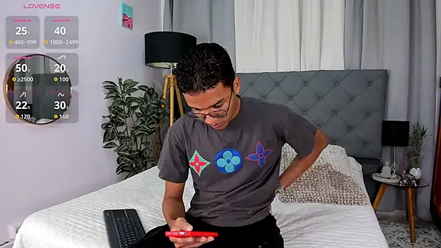 Snapshot of Camilo_Santoss chatting on June 5, 12:11 pm Camilo Santoss online show from June 5, 12:11 pm