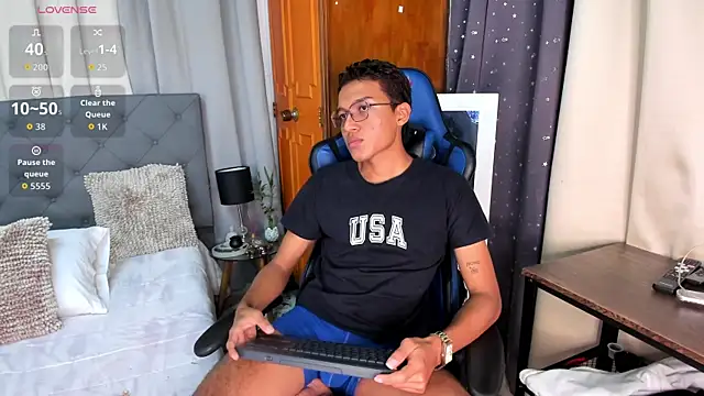 Snapshot of Camilo_Santoss chatting on June 13, 12:36 pm Camilo Santoss online show from June 13, 12:36 pm