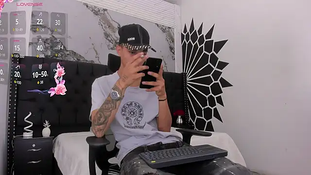 Snapshot of LucasJhonson_ chatting on June 15, 9:06 pm LucasJhonson online show from June 15, 9:06 pm