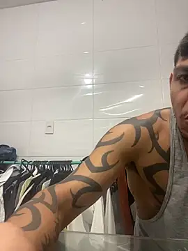 Snapshot of Tatuadomoreno23cm chatting on June 9, 12:44 am Tatuadomoreno23cm online show from June 9, 12:44 am