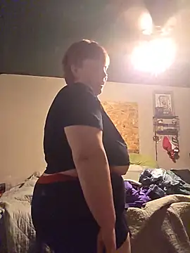 Snapshot of thiccgamer chatting on June 16, 4:04 am thiccgamer online show from June 16, 4:04 am
