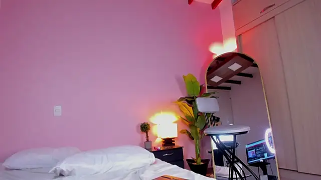 wet kiiss online show from June 6, 4:17 am